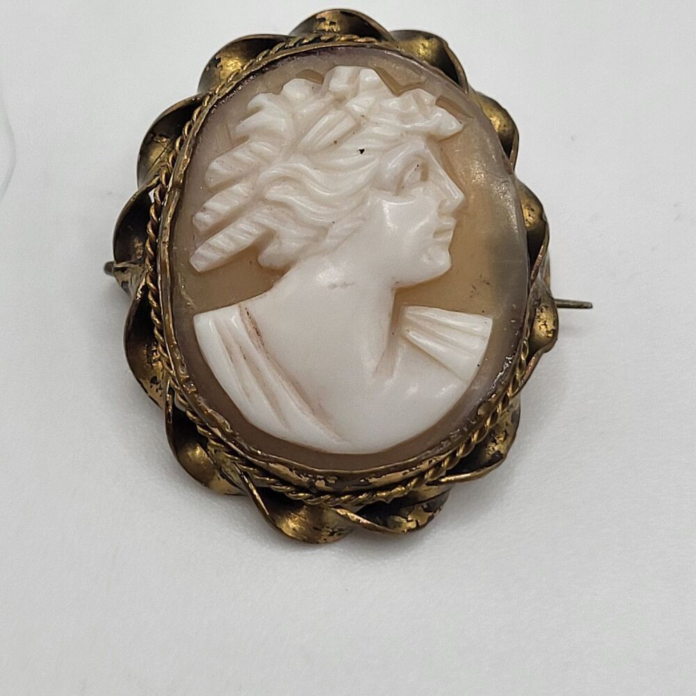 Antique Carved Natural Shell Cameo Victorian Antoinette Brooch Pin Pendant 1.5in